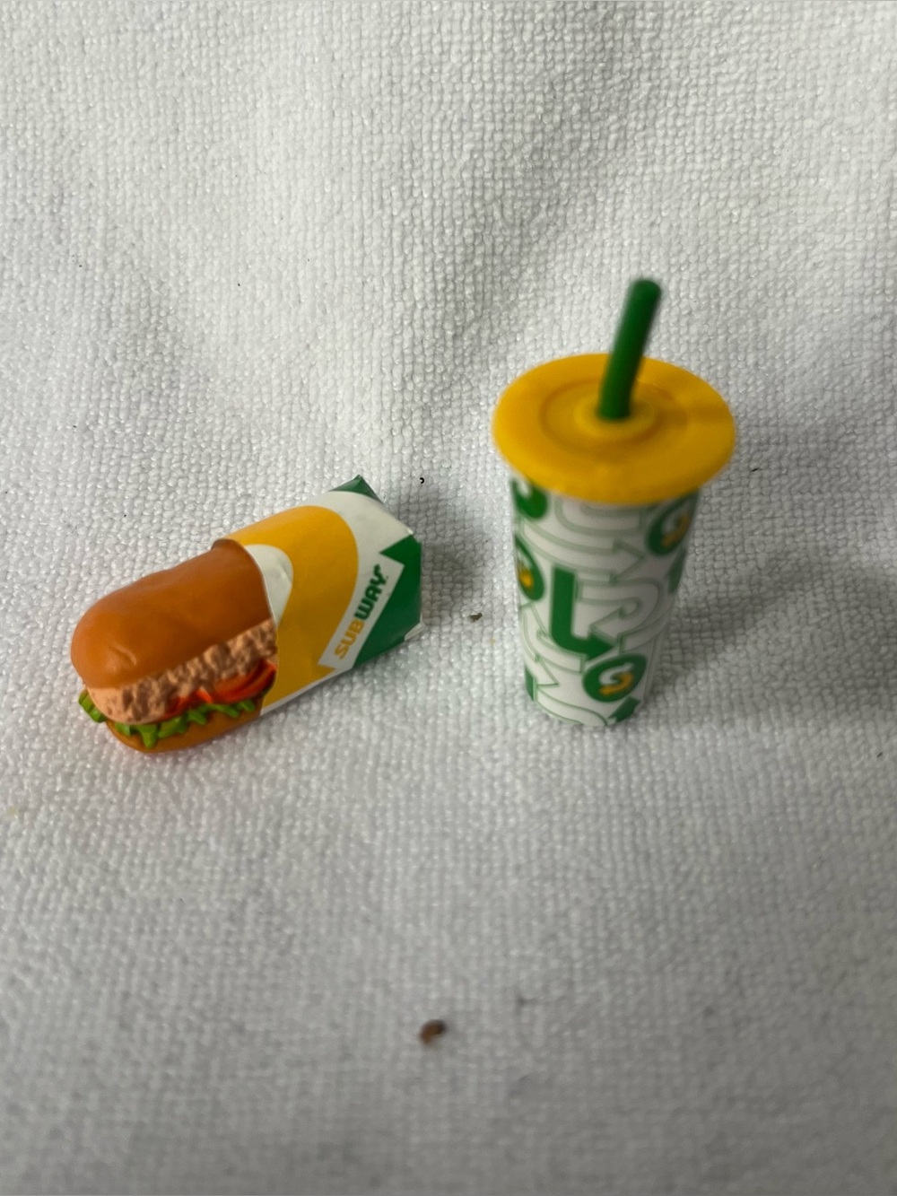 Zuru Surprise FOODIE Mini Brands Subway Cup And Tuna Sub Sandwich Set Doll Food